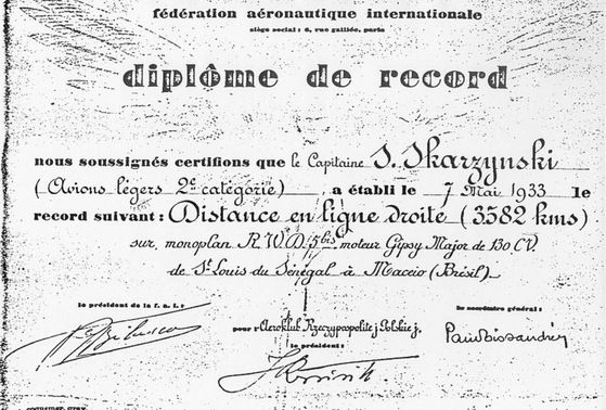 Dyplom Międzynarodowej Federacji Lotniczej (FAI) potwierdzający pobicie przez kapitana Stanisława Skarżyńskiego rekordu długości lotu dla samolotów turystycznych.