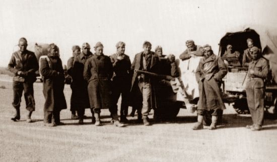 Żołnierze Samodzielnej Brygady Strzelców Karpackich (wszystkie fotografie pochodzą z albumu: Z. Wawer, Tobruk 1941, Bellona 2011).