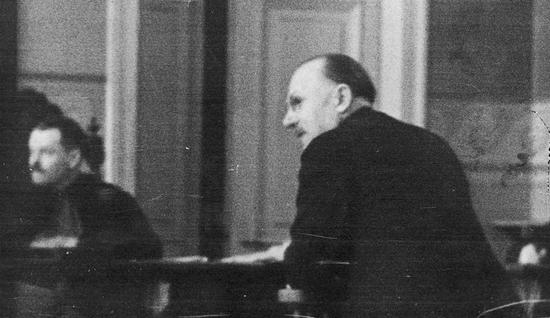 Wśród świadków podczas procesu inż. Ruszczewskiego znalazł się nawet były premier Kazimierz Bartel. Na zdjęciu w trakcie składania zeznań.