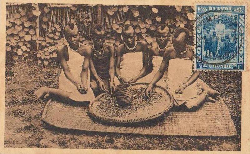 Belgijska pocztówka z lat 30. XX wieku przedstawiająca autochtonicznych mieszkańców ich afrykańskich kolonii. Polityka Brukseli w tym rejonie była kwintesencją maksymy dziel i rządź.
