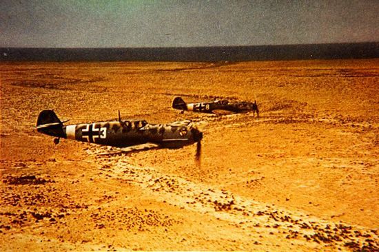 Niemieckie myśliwce Bf 109 z Jagdgeschwader 27 Afrika. To właśnie m.in. z pilotami tej jednostki walczyli 22 kwietnia nasi myśliwcy (źródło: wikimedia commons, domena publiczna).
