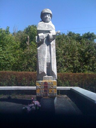 Pomnik wdzięczności Armii Czerwonej w Krynicy Morskiej. Kobiety, które padły ofiarą gwałtów czerwonoarmistów na pewno nie były wdzięczne "wyzwolicielom" (fot. Dariusz Kaliński).