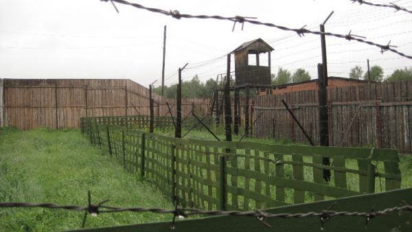 Więźniowie wiedzieli, że za tym ogrodzeniem czeka ich bezkres syberyjskiej pustki (fot. Gerald Praschl, CC BY-SA 3.0).