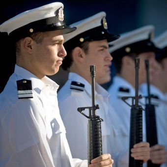 Izraelscy marynarze: wrogie okręty zatapiają, własne porywają (fot. Chad J. McNeeley, U.S. Navy, domena publiczna).