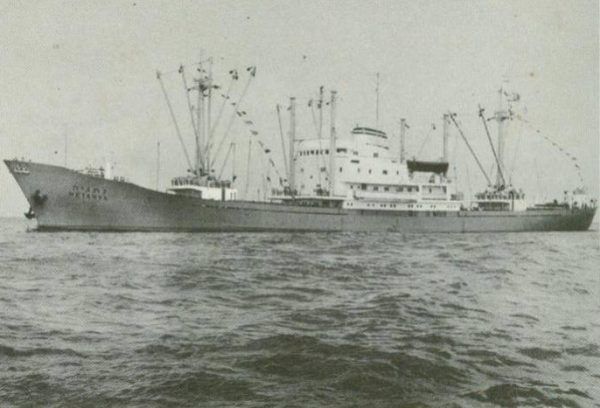 MV Netanya, jeden ze statków zapewniających wsparcie kutrom w czasie ich ucieczki z Francji (fot. Avi Brillant, CC BY-SA 4.0).