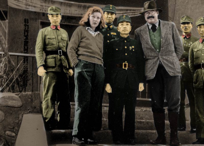 Martha Gellhorn, Ernest Hemingway i chińscy żołnierze w 1941 roku (źródło: domena publiczna).