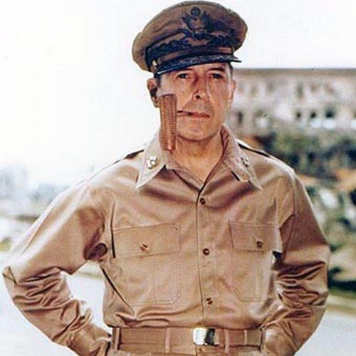 Generał Douglas MacArthur. Pewność siebie w każdym calu (źródło: domena publiczna).