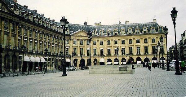 Po placu Vendôme przechadzali się jedni z najniebezpieczniejszych agentów okupowanej Europy.
