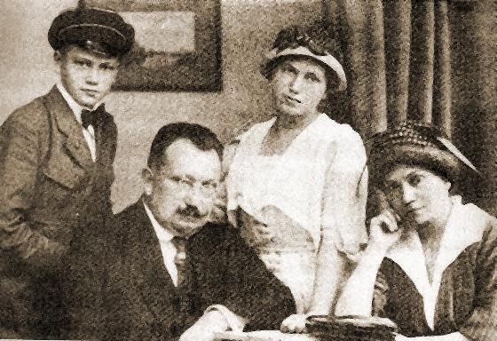 Andrij Liwycki z rodziną, po śmierci Symona Petlury w 1926 roku przywódca URL-owskiej emigracji, zwierzchnik Czebotariwa (fot. domena publiczna).