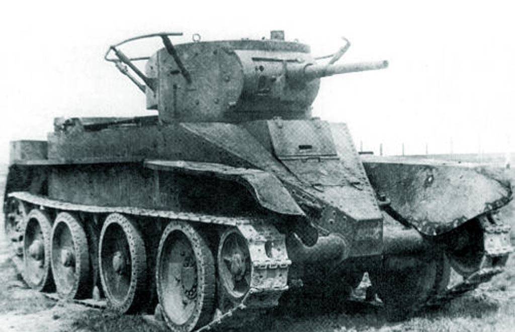 Czołg BT-5. To między innymi takie wozy wzięły udział w walkach o Grodno (źródło: domena publiczna).
