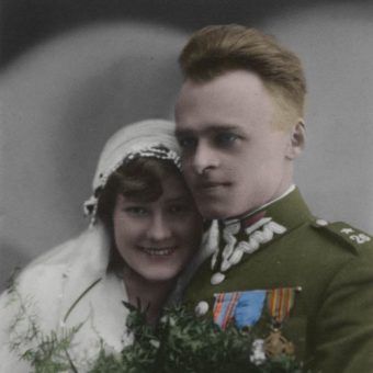 Państwo Pileccy w dniu ślubu. (fot. archiwum prywatne Andrzeja Pileckiego; koloryzacja Rafał Kuzak). Państwo Pileccy w dniu ślubu. (fot. archiwum prywatne Andrzeja Pileckiego; koloryzacja Rafał Kuzak).