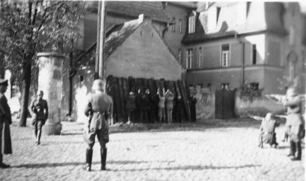 Kiedy Polacy próbowali zdobyć żywność poza legalnym obiegiem i angażowali się w działalność czarnorynkową, ryzykowali rozstrzelanie. 