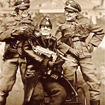 „Pamiątkowe zdjęcia w Sobiborze” - jedna z serii fotografii artysty Stefana Krikla (CC BY 2.0).