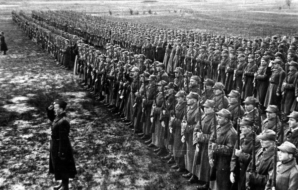 Polscy żołnierze w Rosji na początku 1942 roku (fot. domena publiczna).