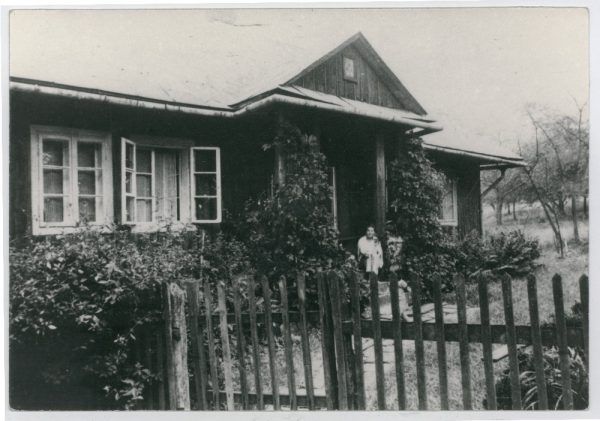 Dom rodziny Pileckich w Sukurczach (fot. archiwum prywatne Andrzeja Pileckiego).
