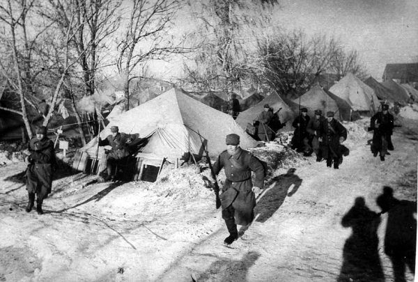 Obóz polskich żołnierzy w Tockoje, zima 1941 (fot. domena publiczna).
