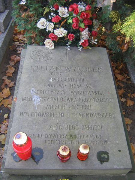 Grób Wojciecha Wyrobka na Cmentarzu Bródnowskim w Warszawie (fot. Witold Pietrusiewicz, CC BY-SA 3.0).