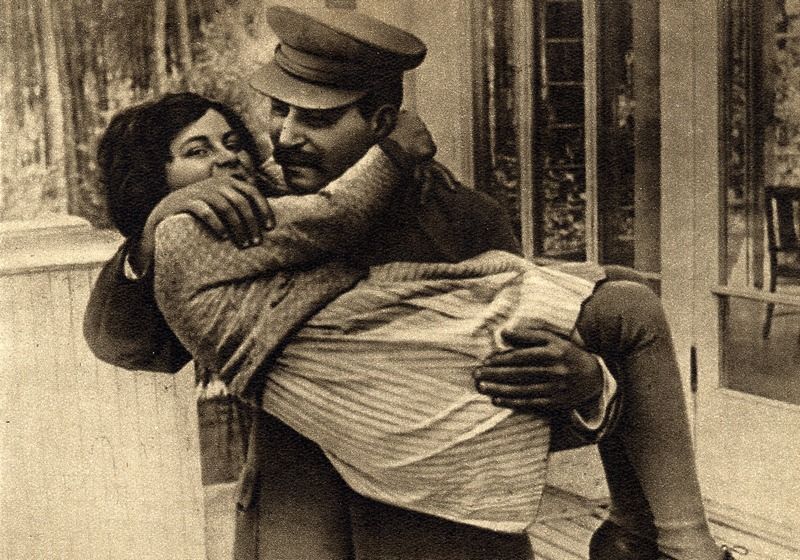 Józef Stalin z córką Swietłaną na zdjęciu z 1935 roku (źródło: domena publiczna).