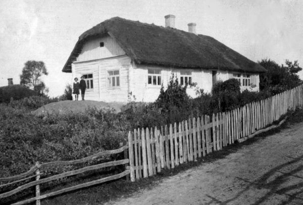 Dworek Kiersnowskich w Kupryszkach. Fotografia z 1914 roku.