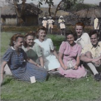 Uczniowie liceum w polskim osiedlu w Masindi w Zachodniej Ugandzie lata 1944-1945. Zdjęcie znajduje się w zbiorach Fundacji Kresy-Syberia. 