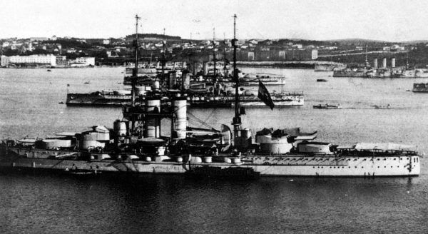 Okręty austro-węgierskiej marynarki wojennej w bazie w Poli (fot. domena publiczna).