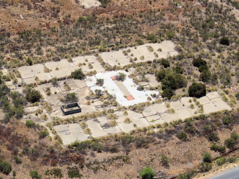 Współczesny widok ruin Camp Elliott - miejsca, gdzie szkolili się szyfranci Nawaho (fot. Philkon (Phil Konstantin), lic. CC BY-SA 3.0).