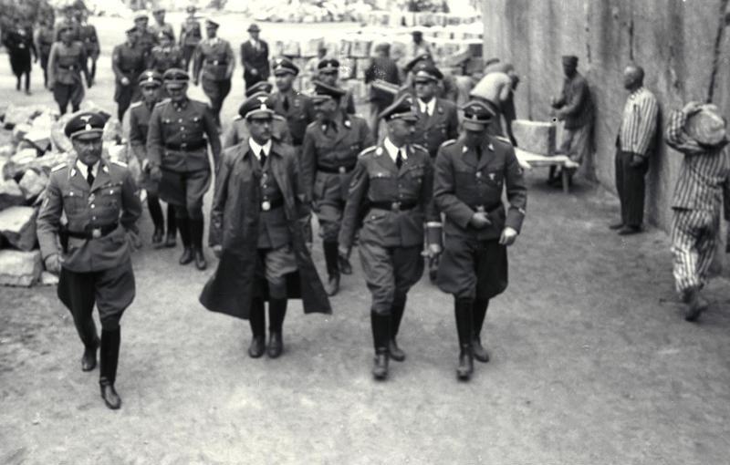 Franz Kutschera (w długim płaszczu) jeszcze jako Gauleiter Karyntii (źródło: Bundesarchiv; lic. CC ASA 3.0).