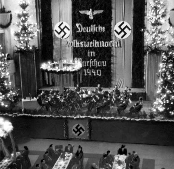 Kiedy Polacy obracali w rękach każdy grosz przed jego wydaniem, Niemcy nie mieli żadnych skrupułów i radośnie świętowali Boże Narodzenie.