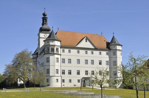 Zamek Hartheim, to właśnie tam doktor Erwin Jekelius mordował tych, którzy według nazistów "nie zasługiwali by żyć" (fot. Isiwal; lic. CC ASA 3.0).