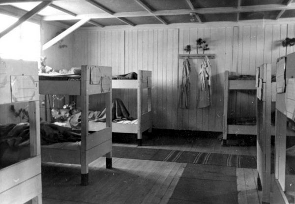 Pobyt w obozowym szpitalu pozwolił Bartoszewskiemu na częściowe odzyskanie sił (źródło: yadvashem.org/). Pobyt w obozowym szpitalu pozwolił Bartoszewskiemu na częściowe odzyskanie sił (źródło: yadvashem.org/).