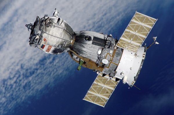 Statek Sojuz na orbicie okołoziemskiej, 2008 rok (fot. NASA, domena publiczna). Statek Sojuz na orbicie okołoziemskiej, 2008 rok (fot. NASA, domena publiczna).