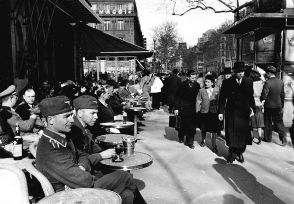 Paryż w 1941 r. (fot. Langhaus, domena publiczna via Bundesarchiv).