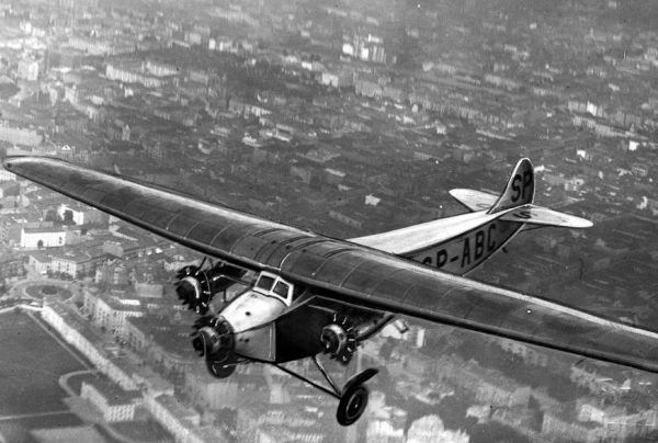 Samolot Fokker F-VII/3m. To właśnie takie maszyny przydzielono bydgoskiemu Wojskowemu Ośrodkowi Spadochronowemu (źródło: domena publiczna). Samolot Fokker F-VII/3m. To właśnie takie maszyny przydzielono bydgoskiemu Wojskowemu Ośrodkowi Spadochronowemu (źródło: domena publiczna).