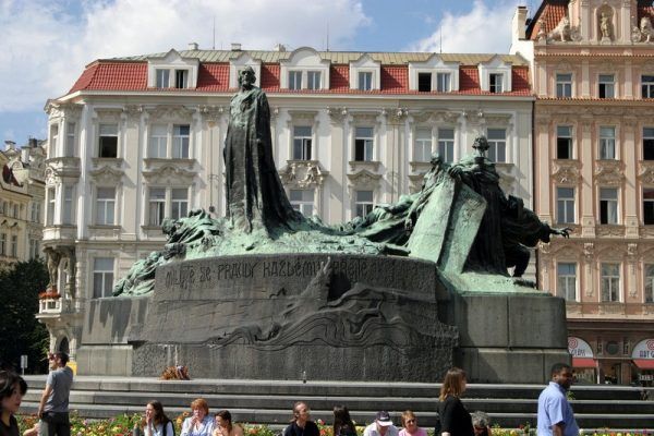 Pomnik Jana Husa w Pradze (autor: Petr Vilgus, lic.: CC BY 2.5).