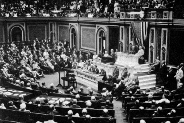 Zanim Stany Zjednoczone wypowiedziały wojnę Cesarstwu Niemieckiemu, 3 lutego prezydent Woodrow Wilson ogłosił przed Kongresem zerwanie stosunków z tym państwem. Zdjęcie autorstwa duetu Harris &amp; Ewing (źródło: domena publiczna).