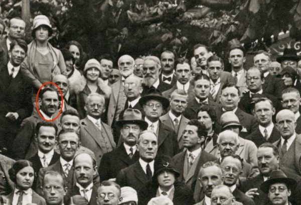Kazimierz Fajans na zdjęciu wykonanym podczas kongresu w Monachium, 1928 (fot. Friedrich Hund; lic. CC BY 3.0).