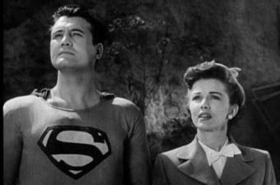 Rola w serialu "Przygody Supermana" przyniosła George'owi Reevesowi sławę, ale nie nieśmiertelność (przynajmniej nie w podstawowym znaczeniu tego słowa)... (źródło: domena publiczna).