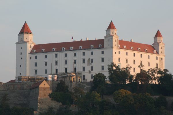 Zamek bratysławski był niegdyś siedzibą Świętej Korony (autor: Peter Zelizňák, lic.: CC BY-SA 3.0).