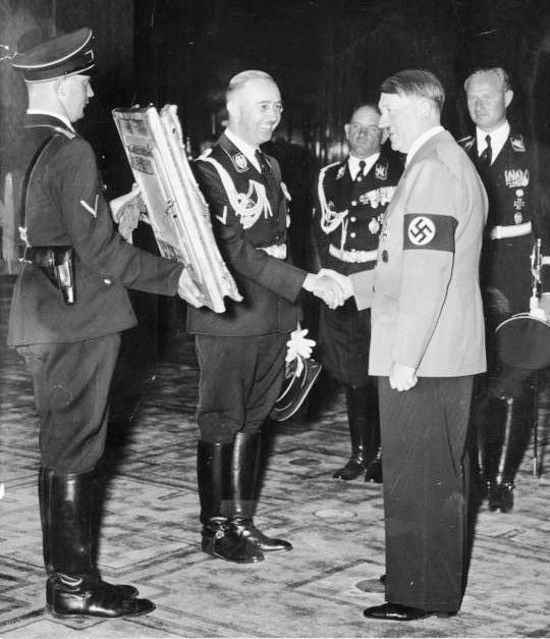 Hitler i Himmler byli zgodni - Warszawa ma się zamienić w morze ruin z ulicami pełnymi trupów mężczyzn, kobiet i dzieci (źródło: Bundesarchiv, CC BY-SA 3.0 de).