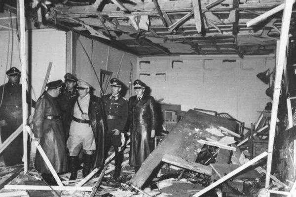 Tak wyglądała sala konferencyjna w Wilczym Szańcu, zniszczona podczas wybuchu 20 lipca 1944 roku (Bundesarchiv, Bild 146-1972-025-10 / CC-BY-SA 3.0).