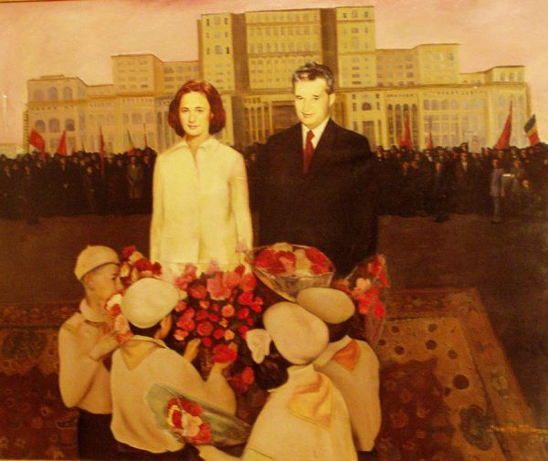Patologiczna "matka i ojciec narodu". Prawdziwe "dzieci Ceausescu" raczej nie przyniosłyby mu kosza kwiatów... (autor zdjęcia: RaLaura, źródło: flickr).
