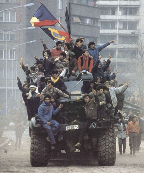 Gdy po dekadach niewiarygodnej wręcz uległości Rumuni w końcu się zbuntowali, Nicolae i Elena Ceausescu nie mogli zrozumieć, co tak naprawdę się stało (autor: Denoel Paris, lic.: CC BY-SA 3.0).