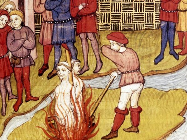 Uciekający z Europy zakonnicy chcieli uniknąć losu swoich współbraci. Miniatura przedstawia śmierć templariuszy na stosie (źródło: domena publiczna).