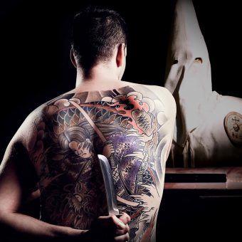 Ku Klux Klan kontra Yakuza? Fot. z materiałów promocyjnych serialu "W mroku tajnych stowarzyszeń". Ku Klux Klan kontra Yakuza? Fot. z materiałów promocyjnych serialu "W mroku tajnych stowarzyszeń".