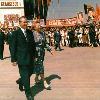 Nicolaeu i Elena Ceaușescu chcieli, by otaczał ich taki sam kult jak Mao Zedonga czy Kim Ir Sena (źródło: Fototeca online a comunismului românesc).