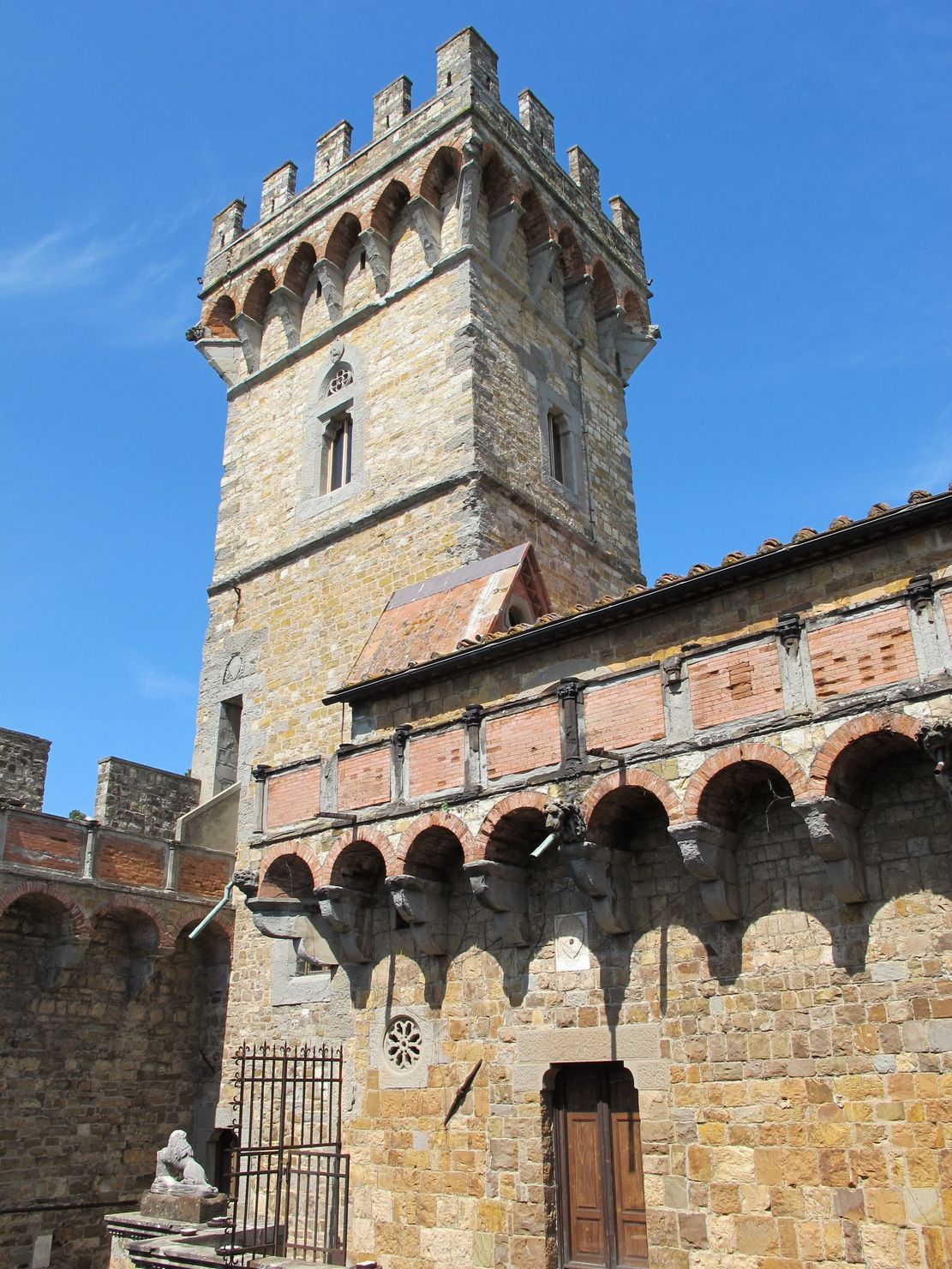 Miejsce uwięzienia naprawdę piękne, ale jak się stamtąd wydostać? To pytanie zadawał sobie de Wiart na zamku Vincigliata (fot. Sailko, lic. CC BY-SA 3.0).
