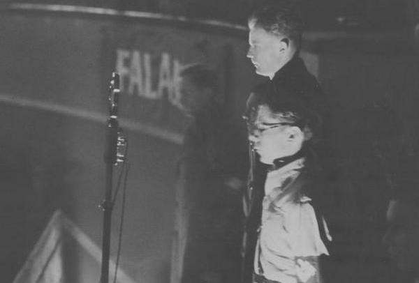 Bolesław Piasecki (przed mikrofonem) w czasie wielkiego wiecu ONR "Falanga" zorganizowanego 28 listopada 1937 roku w warszawskim Cyrku Staniewskich (źródło: domena publiczna).