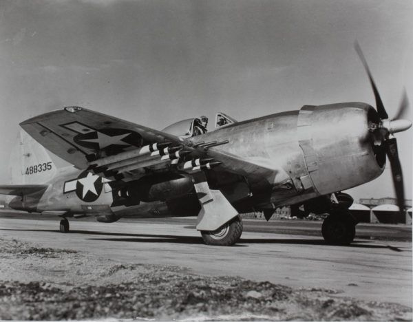 Republic P-47 Thunderbol. Waśnie za sterami takiego myśliwca swoje największe sukcesy odnosił Bolesław Gładych (źródło: San Diego Air & Space Museum Archives; lic. domena publiczna).