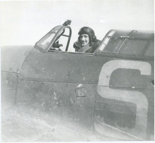 Stanisław Skalski w kabinie samolotu Hurricane, 1940 rok . Zdjęcie z książki "As. Wspomnienia legendarnego dowódcy Dywizjonu 303" (Znak Horyzont 2016).