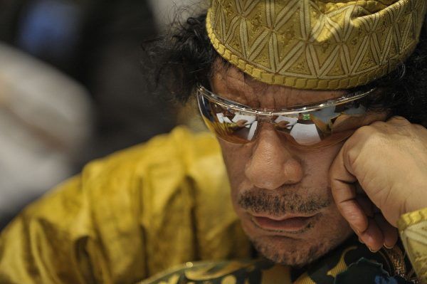 Przepiękna córka Kaddafiego zasłynęła z popierania reżimu swojego ojca oraz… zamiłowania do zakupów w luksusowych butikach Londynu. Na zdjęciu Kaddafi na szczycie Unii Afrykańskiej w 2009 roku (U.S. Navy photo by Mass Communication Specialist 2nd Class Jesse B. Awalt, domena publiczna).